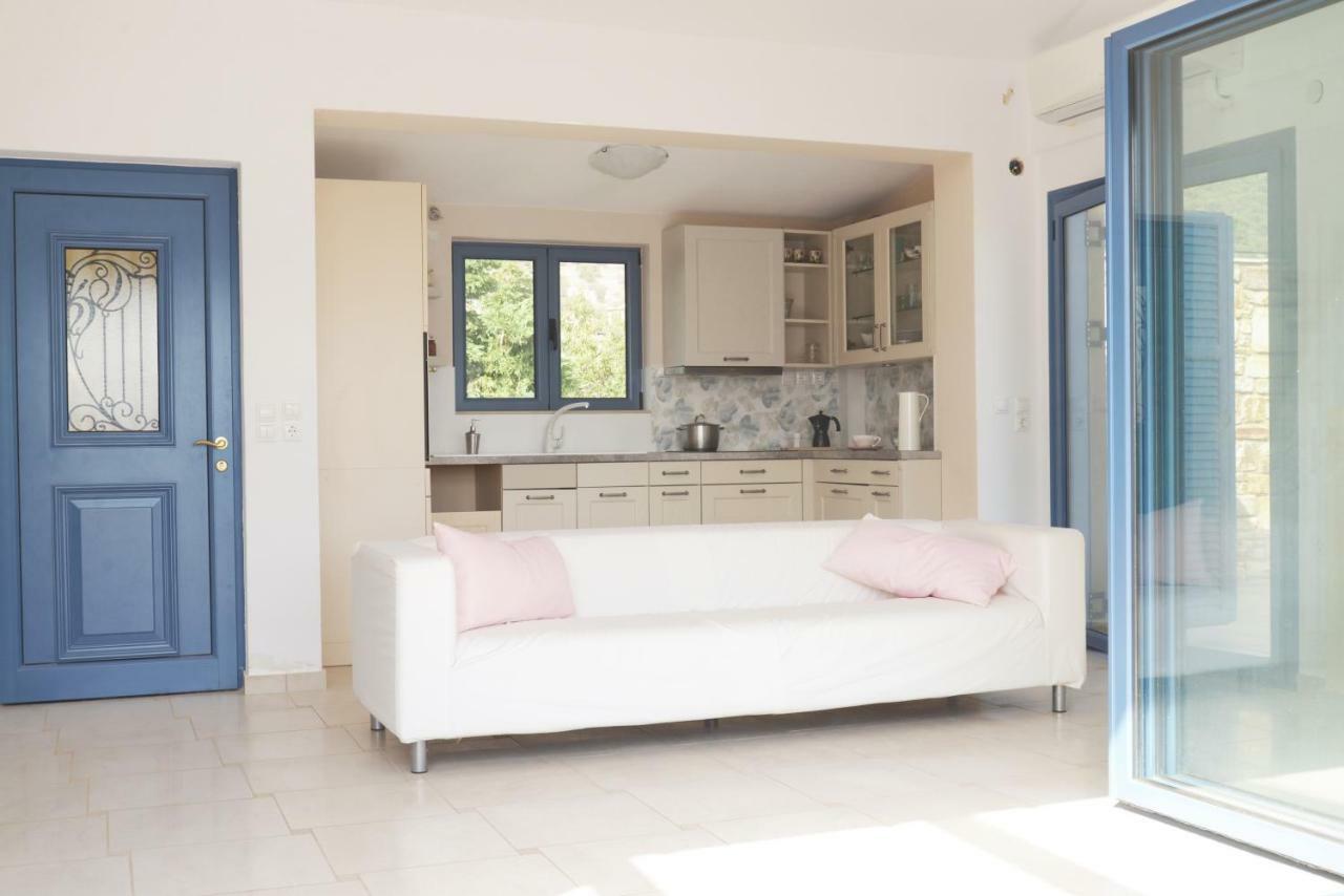 Blueline Guesthouse Agios Dimitrios  Bagian luar foto