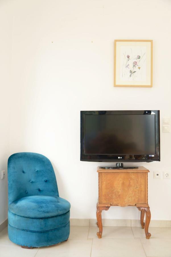 Blueline Guesthouse Agios Dimitrios  Bagian luar foto