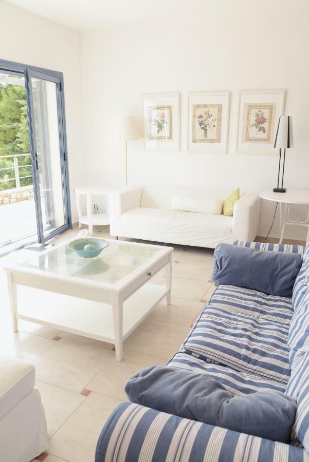 Blueline Guesthouse Agios Dimitrios  Bagian luar foto