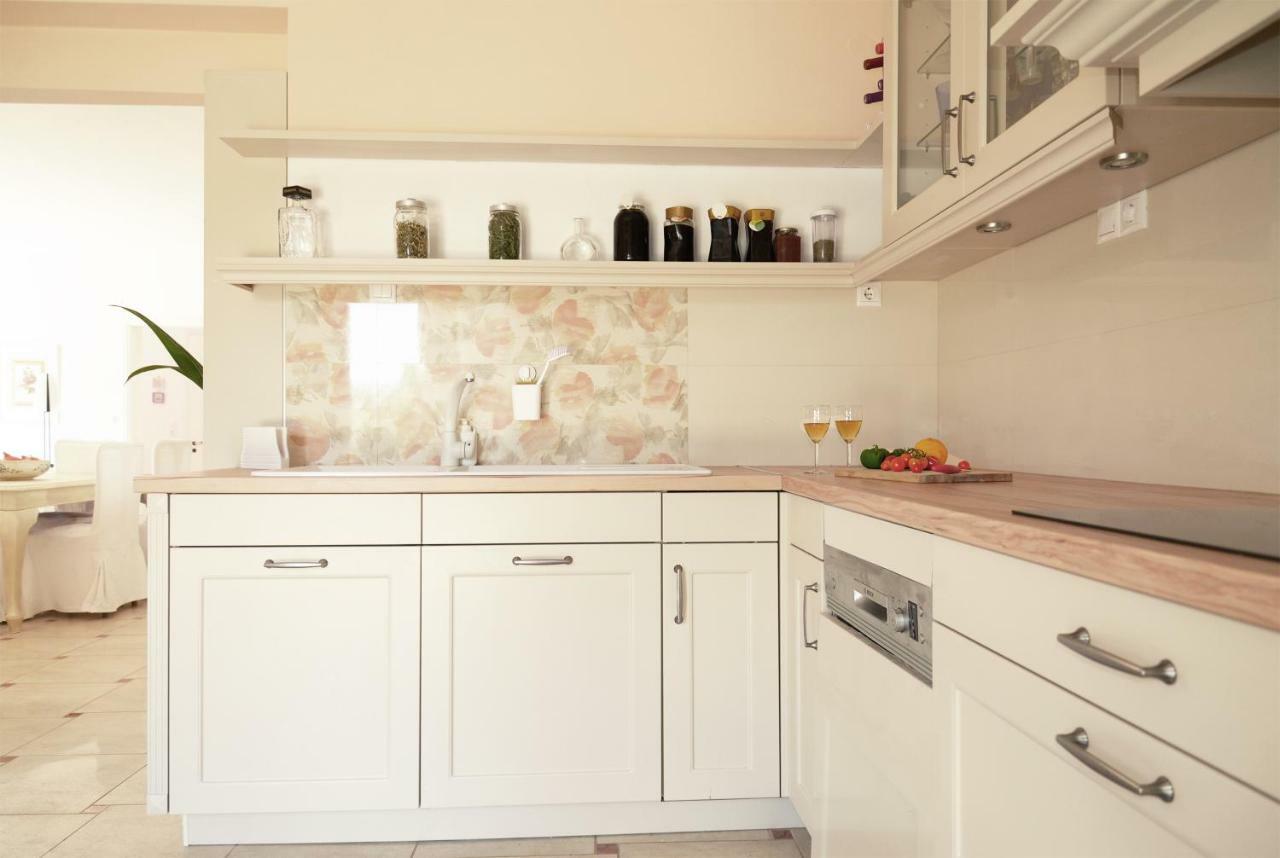 Blueline Guesthouse Agios Dimitrios  Bagian luar foto